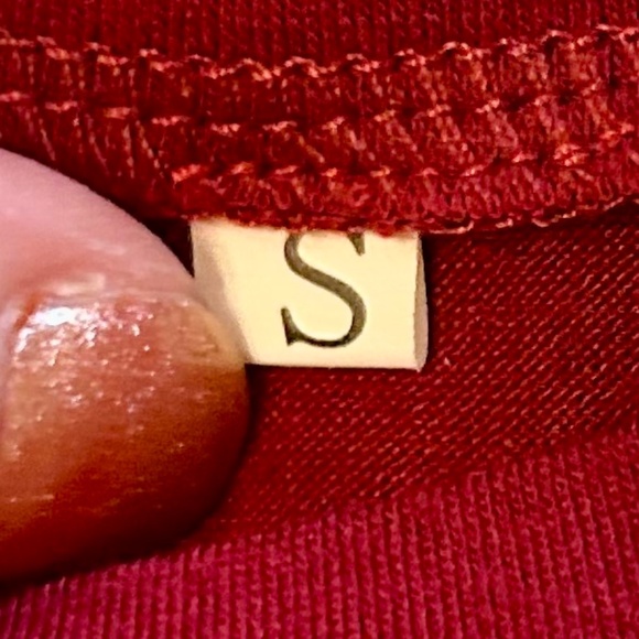 Women’s Burgundy Top, NEVER WORN, Size Small - Picture 6 of 8